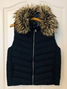 GAP Black Quilted Puffer Vest with Faux Fur Trim Hood